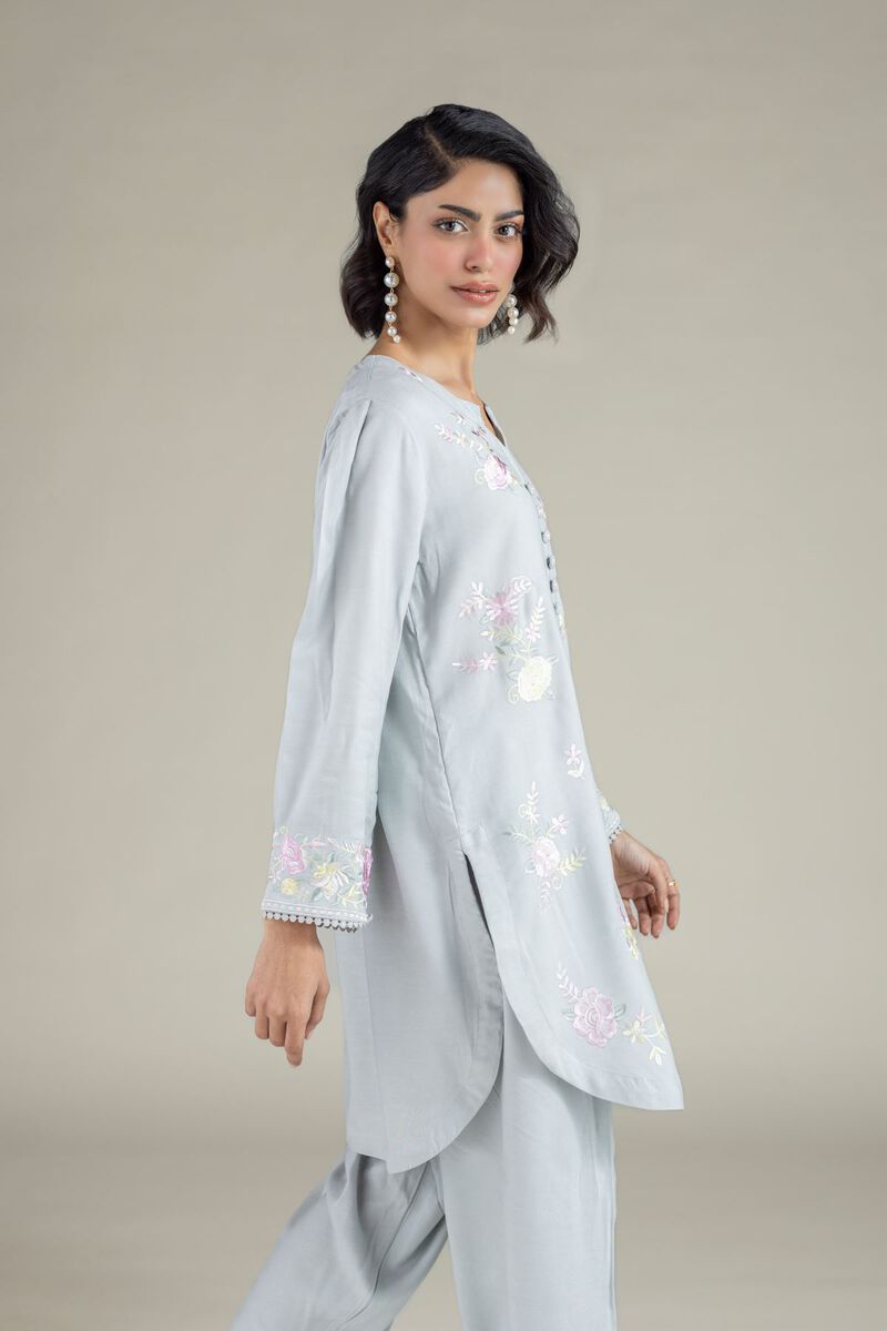 Embroidered | Heavy Blended Viscose | Floral Threadwork Kurta | USD 40.00