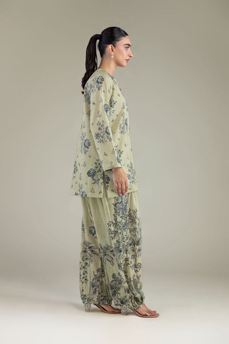 https://us.khaadi.com/dw/image/v2/BJTG_PRD/on/demandware.static/-/Sites-khaadi-master-catalog/default/dw52e3e607/images/hi-res/1-26-316-b-b1_multi_1.jpg?sw=800&sh=1200