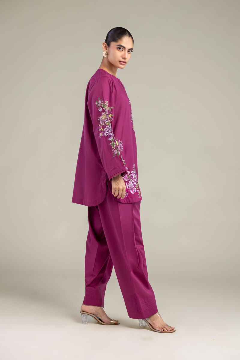 https://us.khaadi.com/dw/image/v2/BJTG_PRD/on/demandware.static/-/Sites-khaadi-master-catalog/default/dw5371973c/images/hi-res/1-26-231-b-c2_multi_1.jpg?sw=800&sh=1200