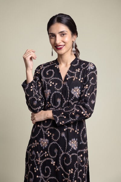 Embroidered | Raw Silk | Floral Black Kurta | USD 60.00