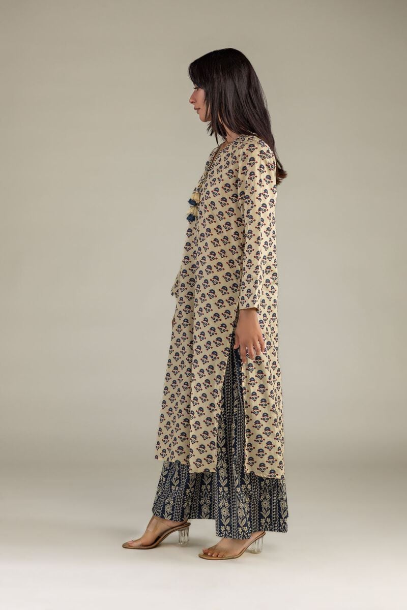 https://us.khaadi.com/dw/image/v2/BJTG_PRD/on/demandware.static/-/Sites-khaadi-master-catalog/default/dw586926ba/images/hi-res/1-26-307-b-d1_multi_1.jpg?sw=800&sh=1200