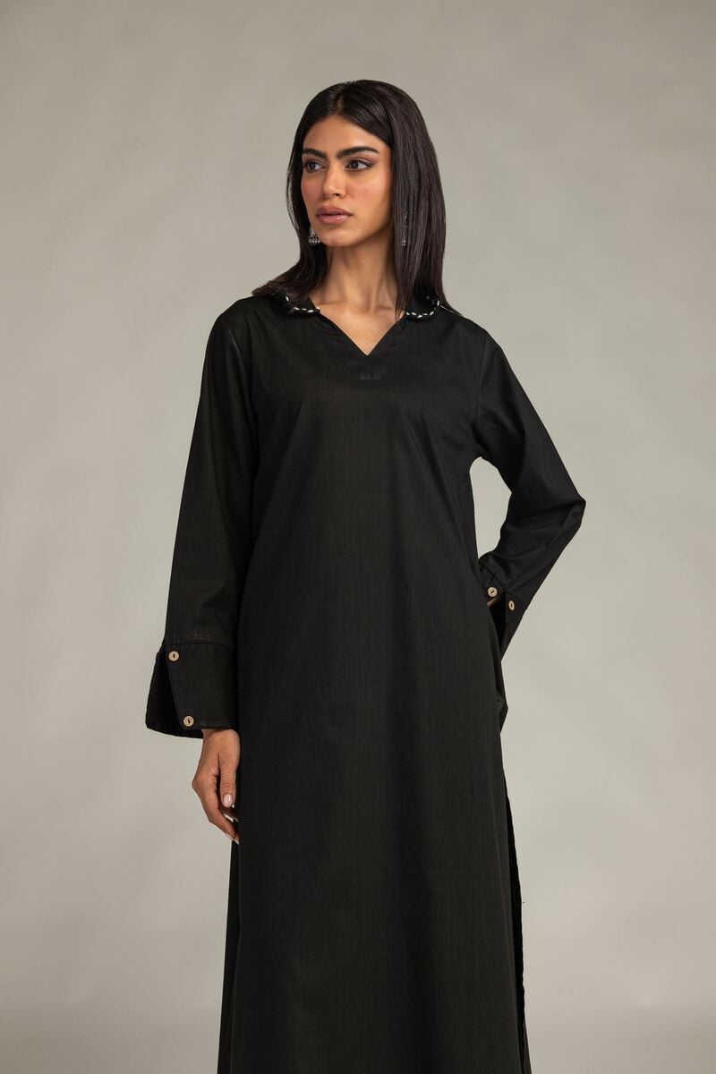 https://us.khaadi.com/dw/image/v2/BJTG_PRD/on/demandware.static/-/Sites-khaadi-master-catalog/default/dw5d03e874/images/hi-res/25-09-11e7-09tbx_multi_1.jpg?sw=800&sh=1200