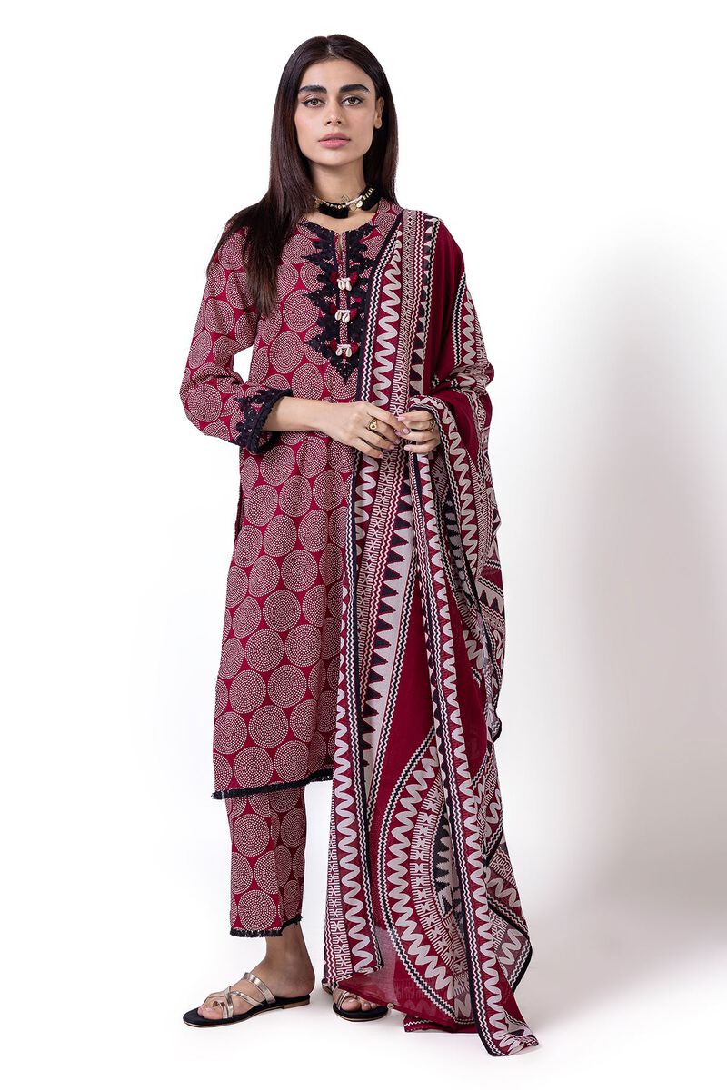 https://us.khaadi.com/dw/image/v2/BJTG_PRD/on/demandware.static/-/Sites-khaadi-master-catalog/default/dw5d2ded84/images/hi-res/ees24591b_red_1.jpg?sw=800&sh=1200