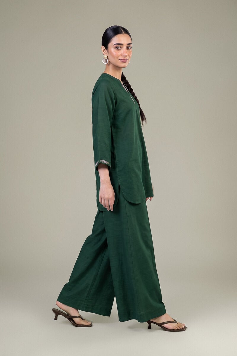 https://us.khaadi.com/dw/image/v2/BJTG_PRD/on/demandware.static/-/Sites-khaadi-master-catalog/default/dw5e19dabc/images/hi-res/1-26-431-b-b1_multi_1.jpg?sw=800&sh=1200