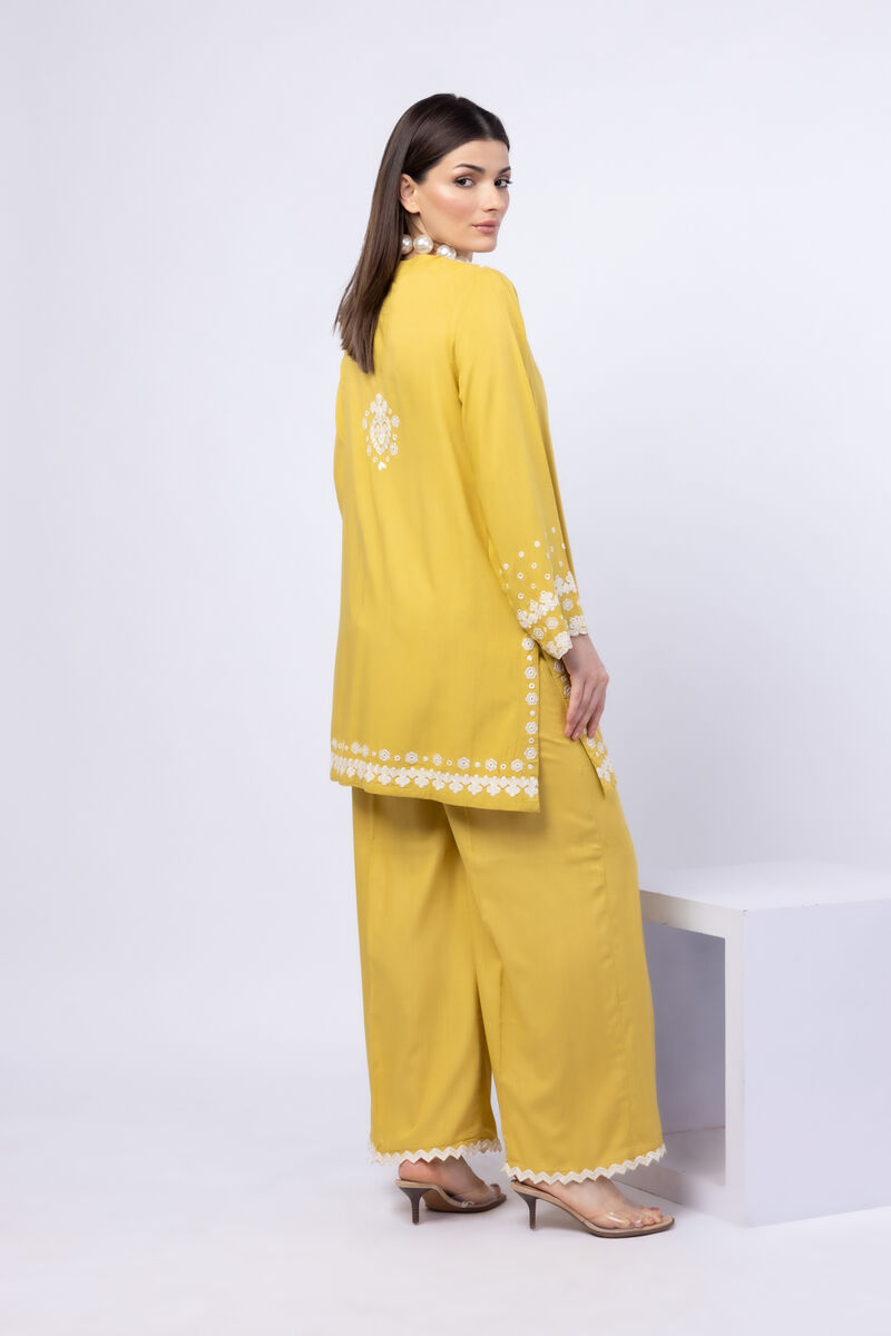 https://us.khaadi.com/dw/image/v2/BJTG_PRD/on/demandware.static/-/Sites-khaadi-master-catalog/default/dw5edc94a3/images/hi-res/sb25042b_multi_1.jpg?sw=800&sh=1200