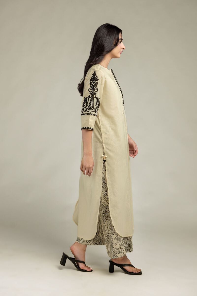 https://us.khaadi.com/dw/image/v2/BJTG_PRD/on/demandware.static/-/Sites-khaadi-master-catalog/default/dw635c37d0/images/hi-res/1-26-321-b-c1_multi_1.jpg?sw=800&sh=1200