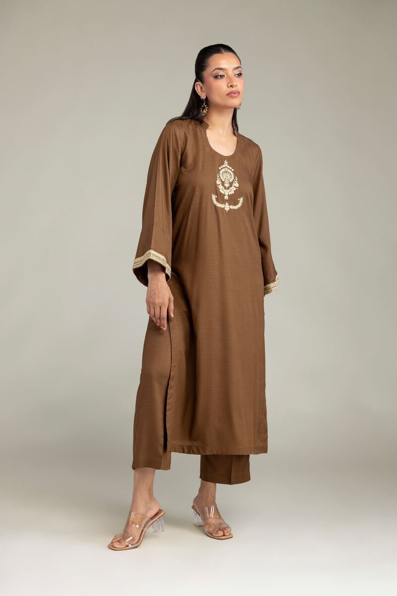 https://us.khaadi.com/dw/image/v2/BJTG_PRD/on/demandware.static/-/Sites-khaadi-master-catalog/default/dw6a86c1d5/images/hi-res/8-26-301-b-b1_multi_1.jpg?sw=800&sh=1200