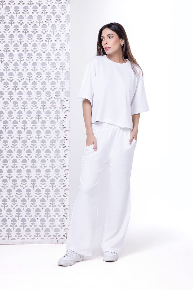 https://us.khaadi.com/dw/image/v2/BJTG_PRD/on/demandware.static/-/Sites-khaadi-master-catalog/default/dw6afb0c44/images/hi-res/wct24260x_white_1.jpg?sw=800&sh=1200
