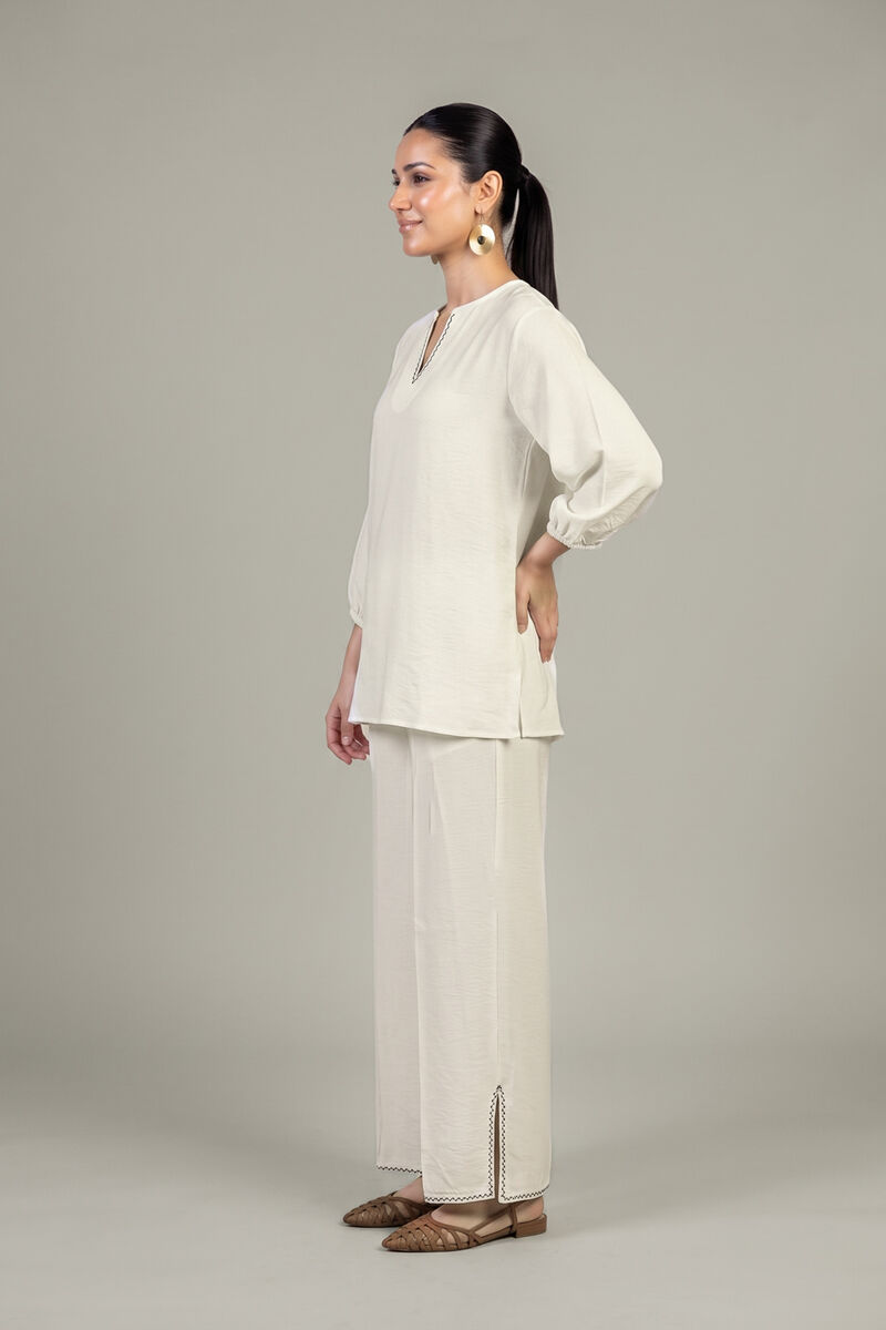 https://us.khaadi.com/dw/image/v2/BJTG_PRD/on/demandware.static/-/Sites-khaadi-master-catalog/default/dw6caa457a/images/hi-res/6-26-401-b-g1_multi_1.jpg?sw=800&sh=1200