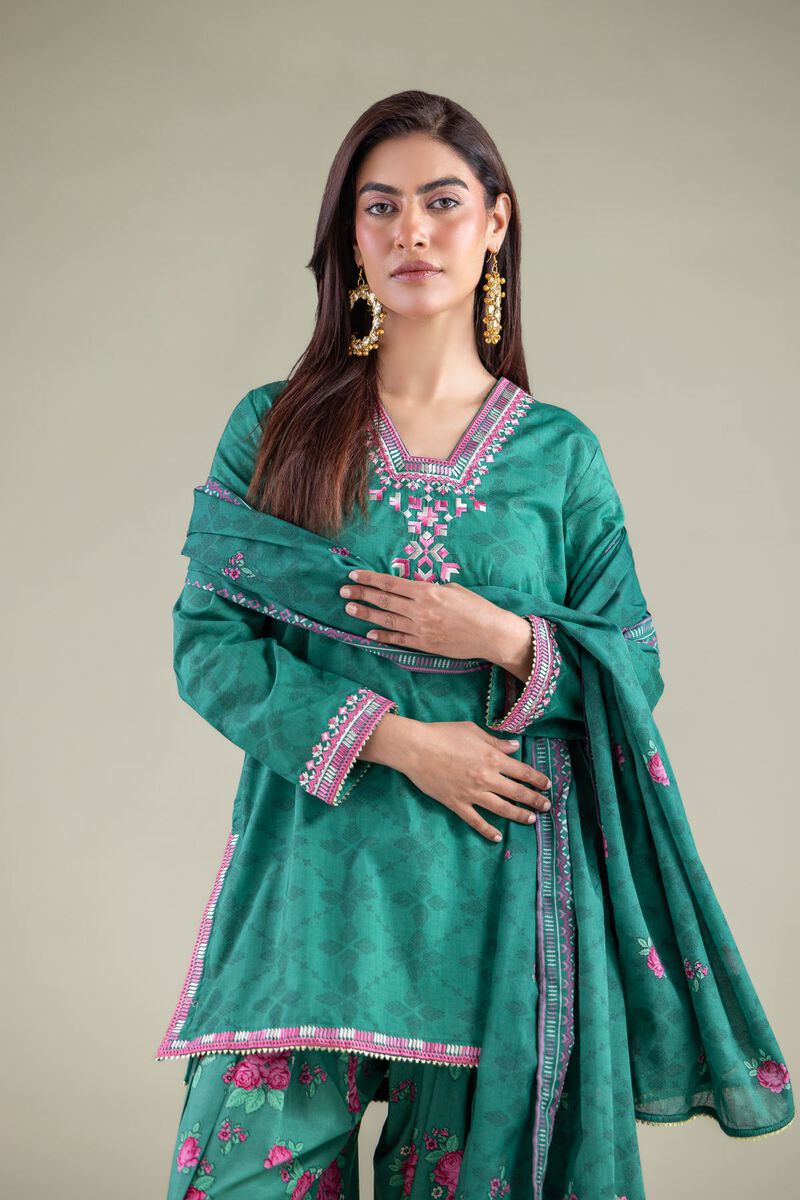 https://us.khaadi.com/dw/image/v2/BJTG_PRD/on/demandware.static/-/Sites-khaadi-master-catalog/default/dw6f3af7e6/images/hi-res/1-26-122-c-b_multi_1.jpg?sw=800&sh=1200