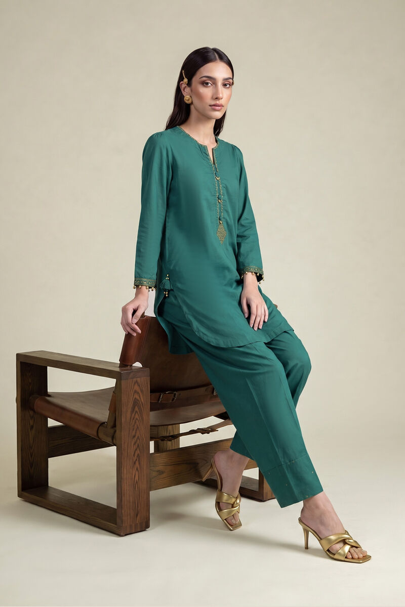 https://us.khaadi.com/dw/image/v2/BJTG_PRD/on/demandware.static/-/Sites-khaadi-master-catalog/default/dw6f564869/images/hi-res/b1-2-26-107-a-f_multi_1.jpg?sw=800&sh=1200