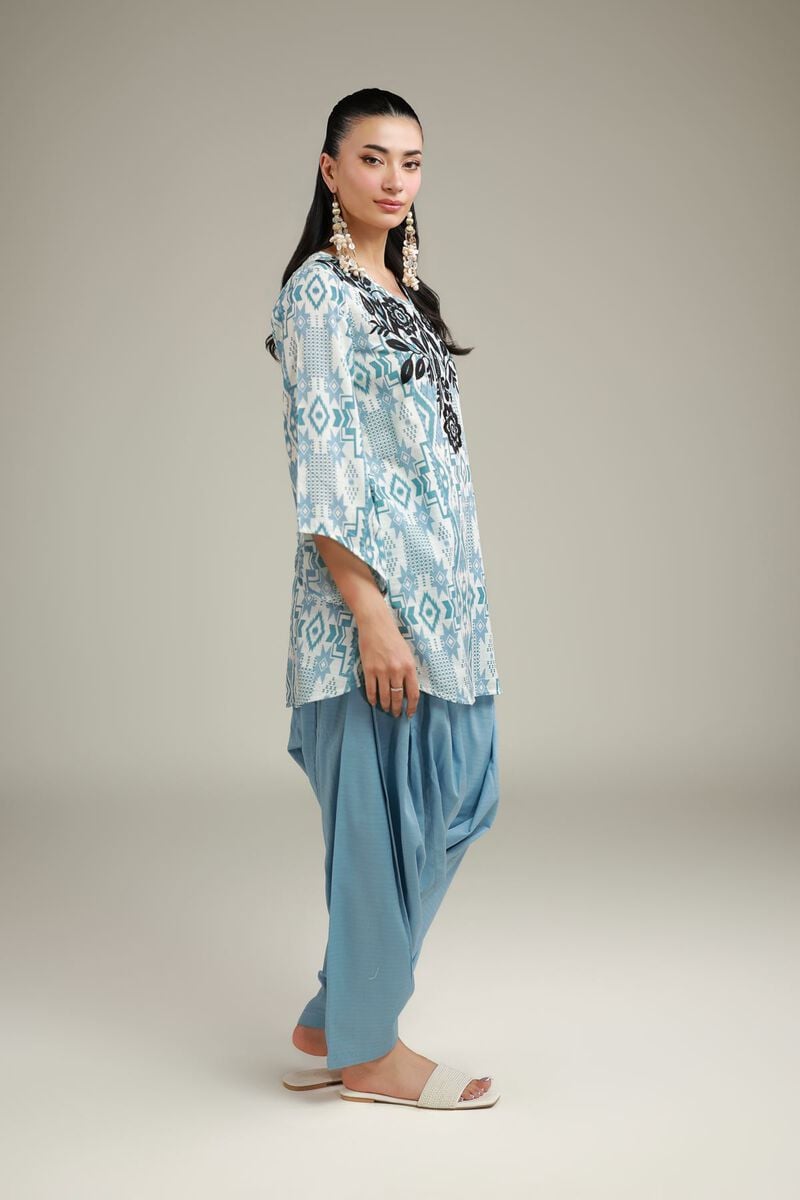 https://us.khaadi.com/dw/image/v2/BJTG_PRD/on/demandware.static/-/Sites-khaadi-master-catalog/default/dw6f5ccfb7/images/hi-res/1-26-132-b-d_multi_1.jpg?sw=800&sh=1200