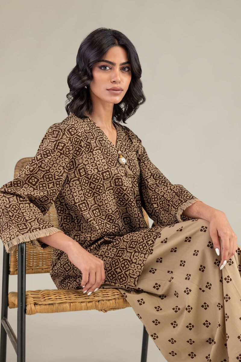 https://us.khaadi.com/dw/image/v2/BJTG_PRD/on/demandware.static/-/Sites-khaadi-master-catalog/default/dw6fa5c535/images/hi-res/1-26-243-a-c1_multi_1.jpg?sw=800&sh=1200