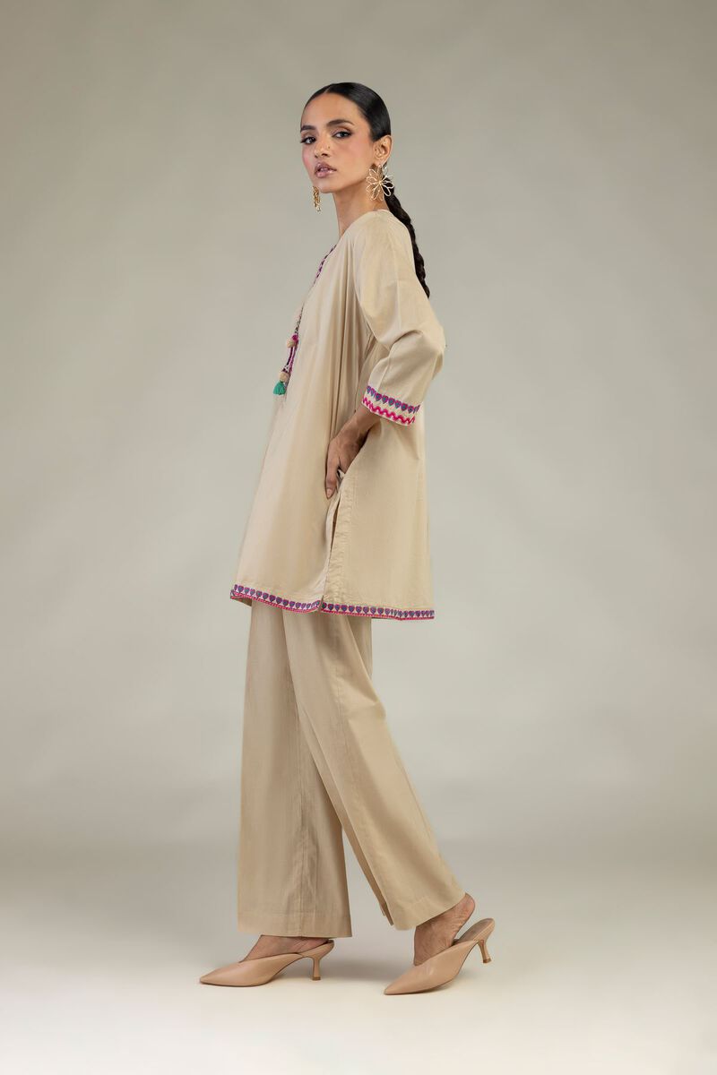 https://us.khaadi.com/dw/image/v2/BJTG_PRD/on/demandware.static/-/Sites-khaadi-master-catalog/default/dw70957b4c/images/hi-res/1-26-327-b-e1_multi_1.jpg?sw=800&sh=1200