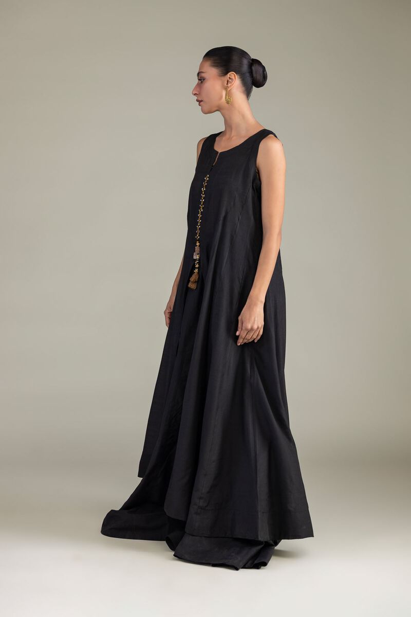 https://us.khaadi.com/dw/image/v2/BJTG_PRD/on/demandware.static/-/Sites-khaadi-master-catalog/default/dw71131991/images/hi-res/8-26-211-b-c1_multi_1.jpg?sw=800&sh=1200
