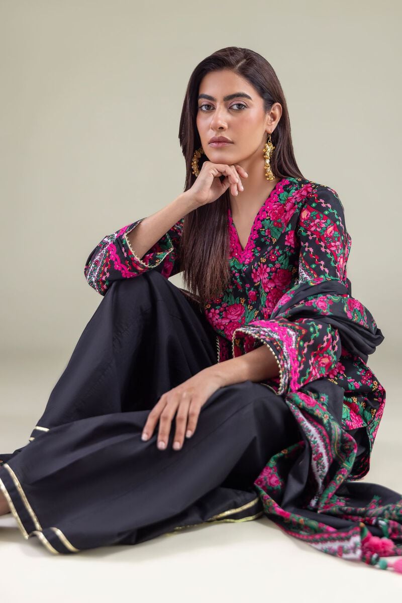 https://us.khaadi.com/dw/image/v2/BJTG_PRD/on/demandware.static/-/Sites-khaadi-master-catalog/default/dw773b919f/images/hi-res/1-26-122-c-c_multi_1.jpg?sw=800&sh=1200