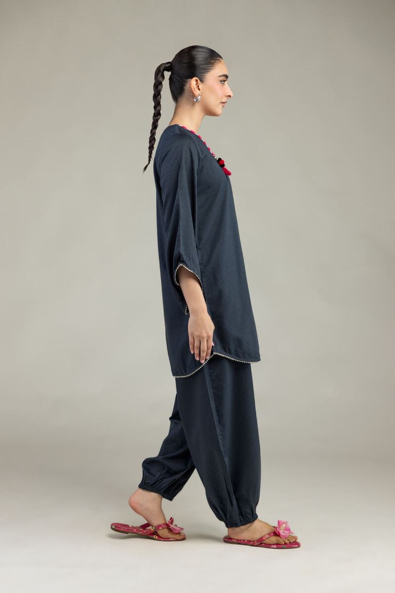 https://us.khaadi.com/dw/image/v2/BJTG_PRD/on/demandware.static/-/Sites-khaadi-master-catalog/default/dw7759eff3/images/hi-res/8-26-203-b-a1_multi_1.jpg?sw=800&sh=1200