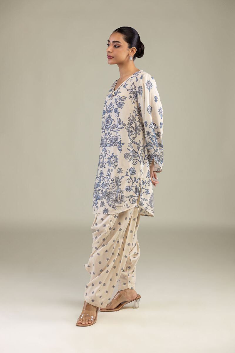 https://us.khaadi.com/dw/image/v2/BJTG_PRD/on/demandware.static/-/Sites-khaadi-master-catalog/default/dw790c9129/images/hi-res/1-26-246-b-e1_multi_1.jpg?sw=800&sh=1200