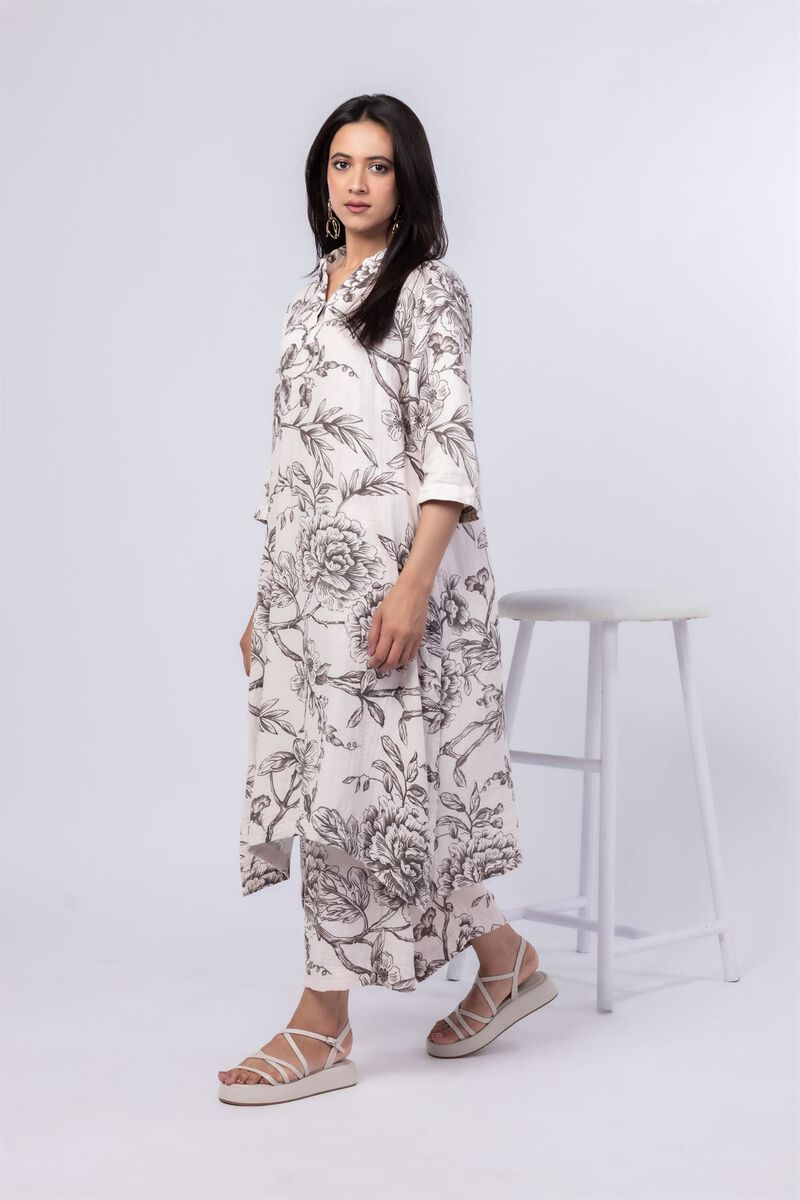 https://us.khaadi.com/dw/image/v2/BJTG_PRD/on/demandware.static/-/Sites-khaadi-master-catalog/default/dw7c0943ed/images/hi-res/24-12e01-07ba_multi_1.jpg?sw=800&sh=1200