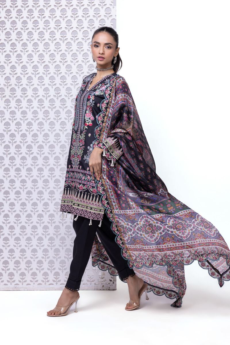 https://us.khaadi.com/dw/image/v2/BJTG_PRD/on/demandware.static/-/Sites-khaadi-master-catalog/default/dw7d4d8fc2/images/hi-res/esb24538b_black_1.jpg?sw=800&sh=1200