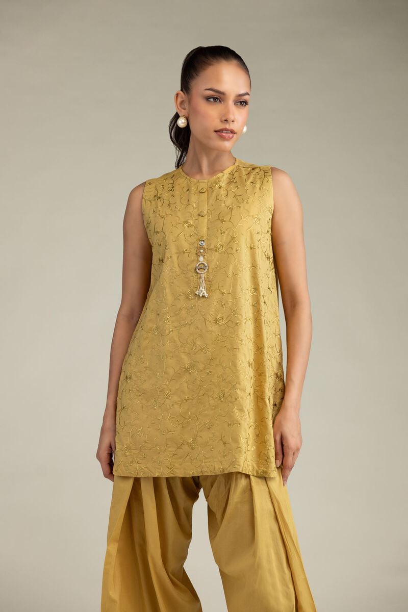 https://us.khaadi.com/dw/image/v2/BJTG_PRD/on/demandware.static/-/Sites-khaadi-master-catalog/default/dw81c7444e/images/hi-res/1-26-328-a-h1_multi_1.jpg?sw=800&sh=1200