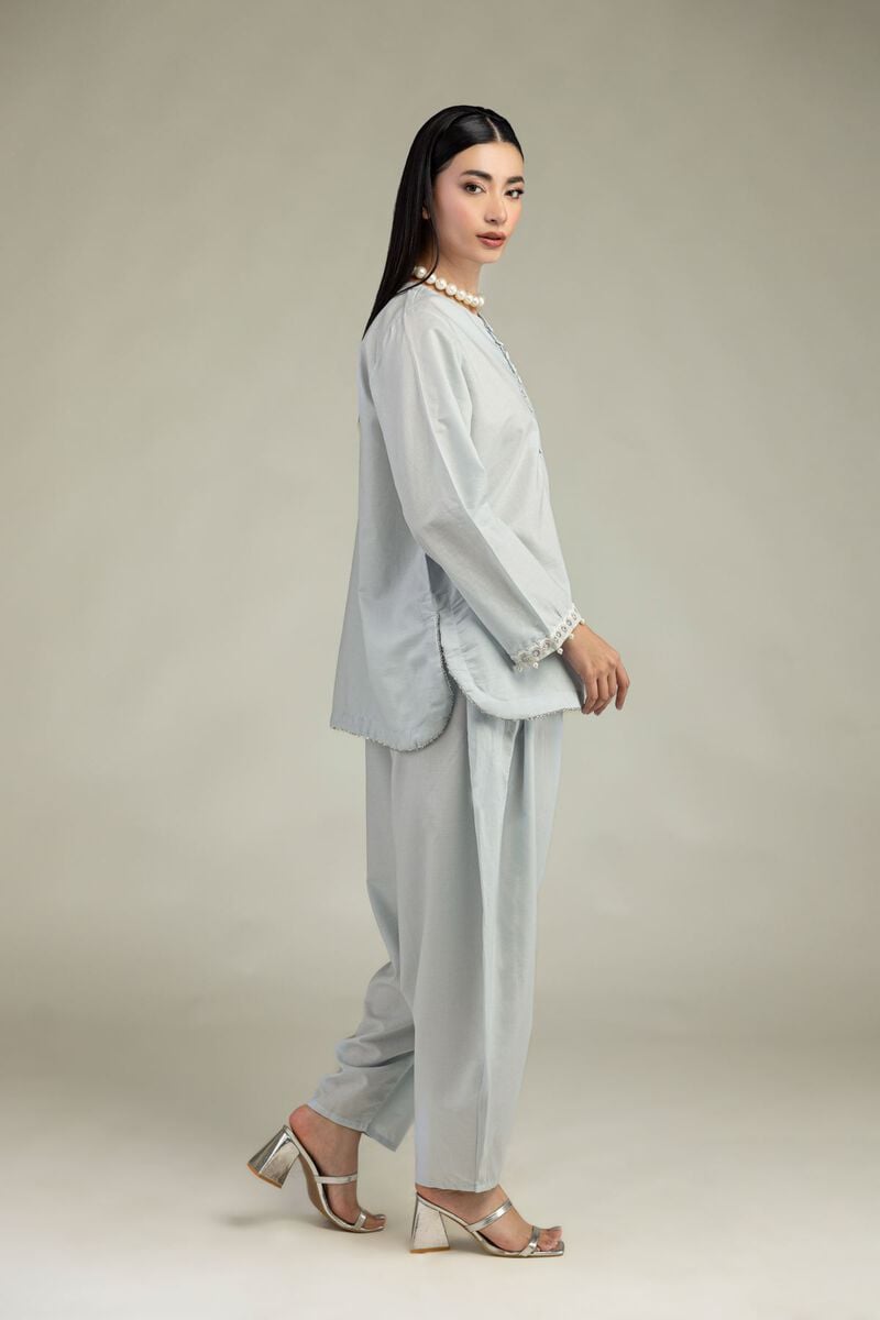 https://us.khaadi.com/dw/image/v2/BJTG_PRD/on/demandware.static/-/Sites-khaadi-master-catalog/default/dw83f68ede/images/hi-res/8-26-206-b-c1_multi_1.jpg?sw=800&sh=1200