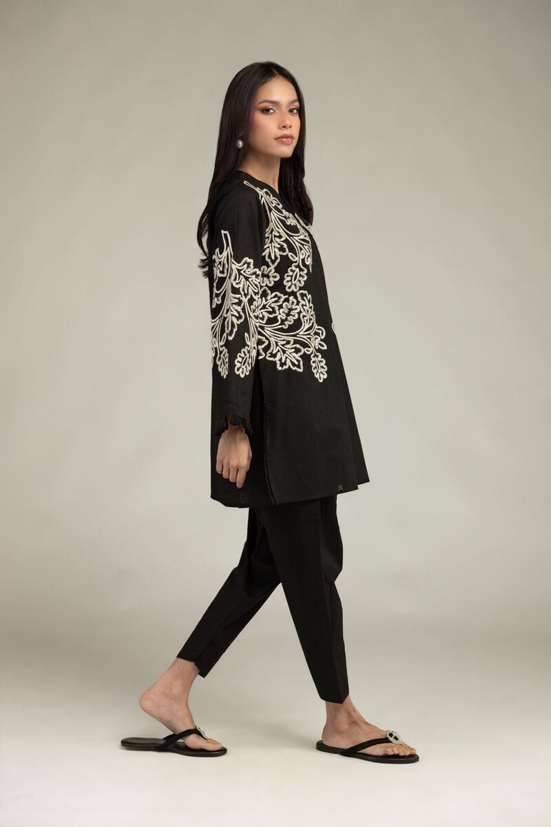 https://us.khaadi.com/dw/image/v2/BJTG_PRD/on/demandware.static/-/Sites-khaadi-master-catalog/default/dw851a771b/images/hi-res/1-26-245-b-d2_multi_1.jpg?sw=800&sh=1200
