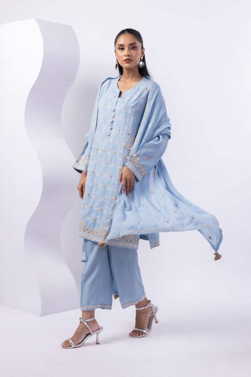 https://us.khaadi.com/dw/image/v2/BJTG_PRD/on/demandware.static/-/Sites-khaadi-master-catalog/default/dw85607475/images/hi-res/ss25092b_multi_1.jpg?sw=800&sh=1200