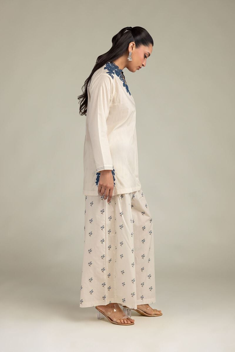 https://us.khaadi.com/dw/image/v2/BJTG_PRD/on/demandware.static/-/Sites-khaadi-master-catalog/default/dw85cfdc69/images/hi-res/1-26-322-b-g1_multi_1.jpg?sw=800&sh=1200
