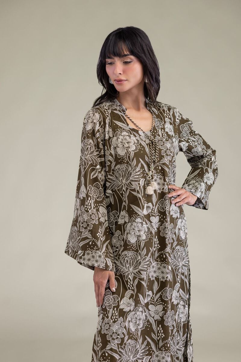 https://us.khaadi.com/dw/image/v2/BJTG_PRD/on/demandware.static/-/Sites-khaadi-master-catalog/default/dw8622915b/images/hi-res/25-10-12e7-05tb_multi_1.jpg?sw=800&sh=1200