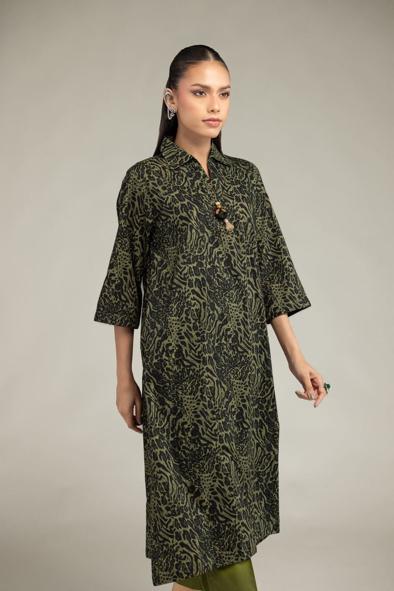 https://us.khaadi.com/dw/image/v2/BJTG_PRD/on/demandware.static/-/Sites-khaadi-master-catalog/default/dw88cb0e27/images/hi-res/1-26-227-a-c2_multi_1.jpg?sw=800&sh=1200
