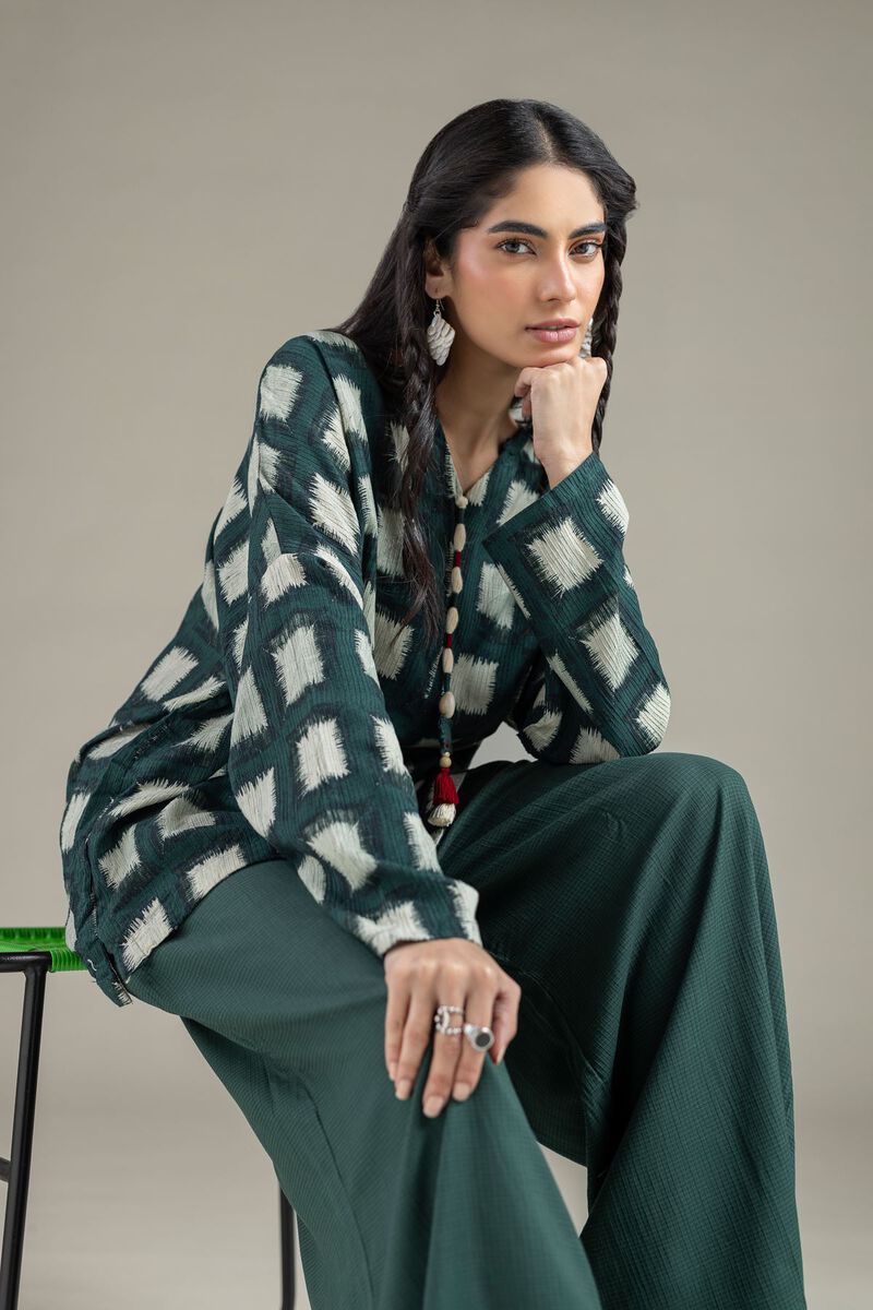https://us.khaadi.com/dw/image/v2/BJTG_PRD/on/demandware.static/-/Sites-khaadi-master-catalog/default/dw8c887868/images/hi-res/25-07-7w2i-02ta_multi_1.jpg?sw=800&sh=1200