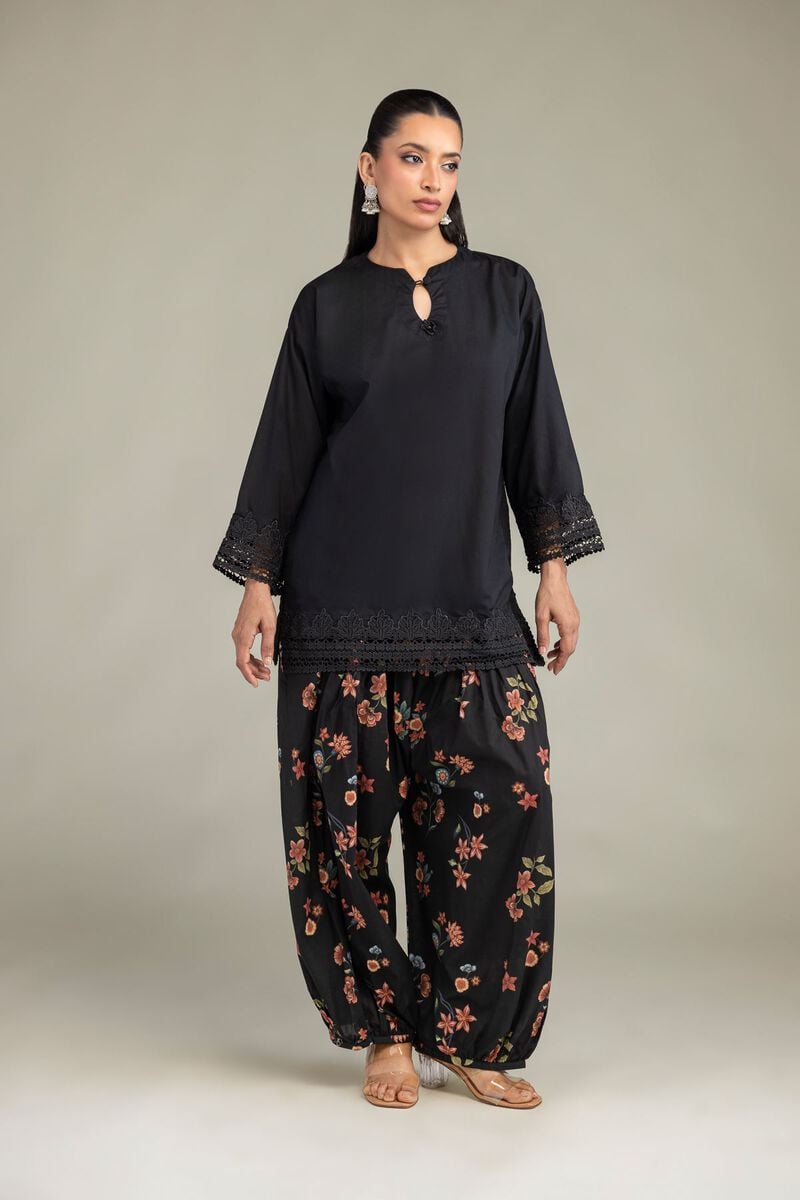 https://us.khaadi.com/dw/image/v2/BJTG_PRD/on/demandware.static/-/Sites-khaadi-master-catalog/default/dw8e4e9054/images/hi-res/1-26-322-b-c1_multi_1.jpg?sw=800&sh=1200