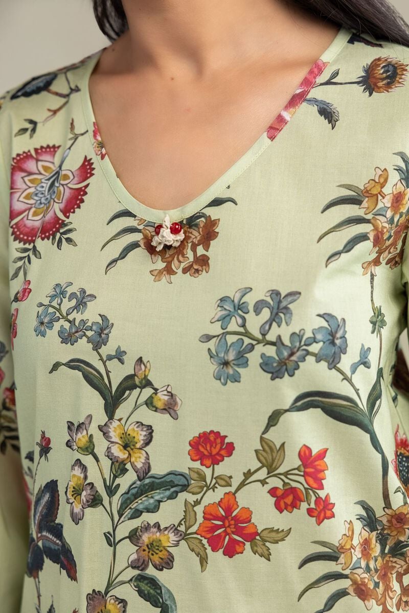 Embroidered | Cambric | Floral V-Neck Kurta | USD 45.00