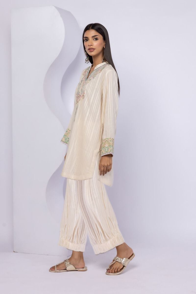https://us.khaadi.com/dw/image/v2/BJTG_PRD/on/demandware.static/-/Sites-khaadi-master-catalog/default/dw90aa569c/images/hi-res/25-05e60-03ba_multi_1.jpg?sw=800&sh=1200