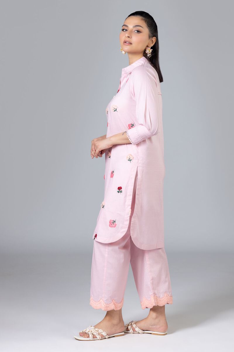 https://us.khaadi.com/dw/image/v2/BJTG_PRD/on/demandware.static/-/Sites-khaadi-master-catalog/default/dw91b8029f/images/hi-res/eeb24362_l-pink_1.jpg?sw=800&sh=1200