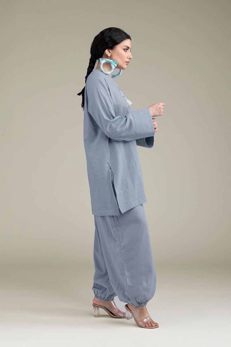 https://us.khaadi.com/dw/image/v2/BJTG_PRD/on/demandware.static/-/Sites-khaadi-master-catalog/default/dw963a4954/images/hi-res/8-26-201-b-a1_multi_1.jpg?sw=800&sh=1200