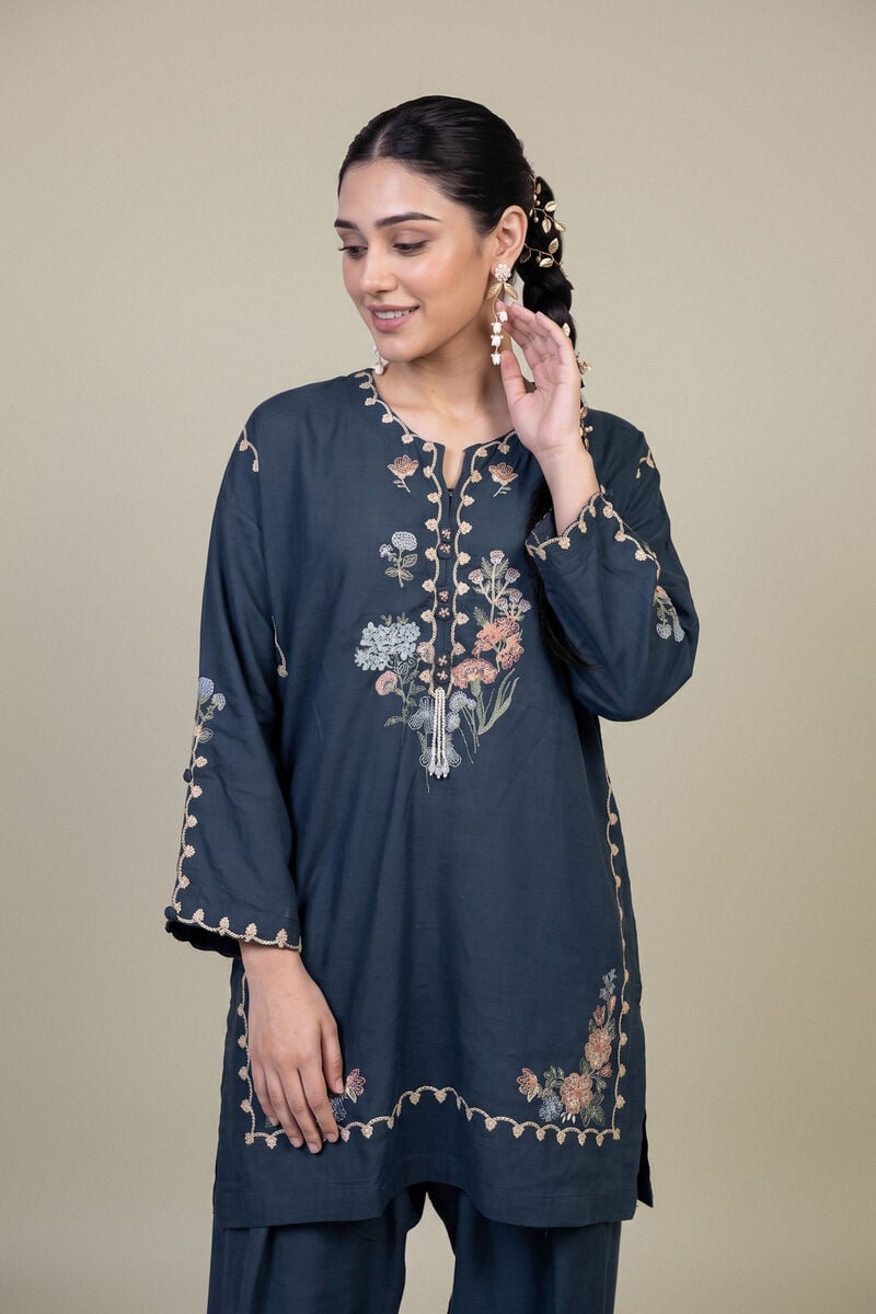 https://us.khaadi.com/dw/image/v2/BJTG_PRD/on/demandware.static/-/Sites-khaadi-master-catalog/default/dw9a18bfd5/images/hi-res/2-26-405-a-c1_multi_1.jpg?sw=800&sh=1200