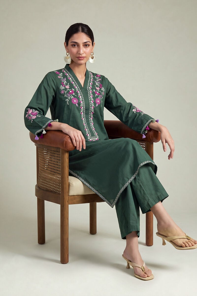 https://us.khaadi.com/dw/image/v2/BJTG_PRD/on/demandware.static/-/Sites-khaadi-master-catalog/default/dw9c56a9b5/images/hi-res/1-26-324-a-e2_multi_1.jpg?sw=800&sh=1200