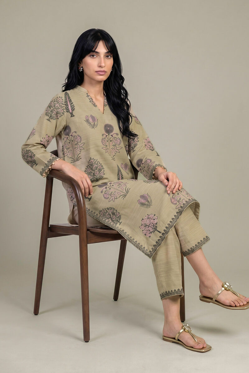 https://us.khaadi.com/dw/image/v2/BJTG_PRD/on/demandware.static/-/Sites-khaadi-master-catalog/default/dw9d47f758/images/hi-res/1-26-452-a-d1_multi_1.jpg?sw=800&sh=1200