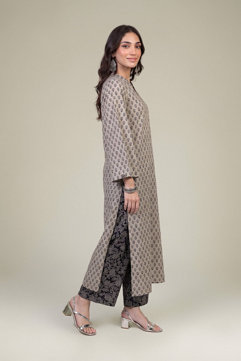 https://us.khaadi.com/dw/image/v2/BJTG_PRD/on/demandware.static/-/Sites-khaadi-master-catalog/default/dw9d6efe85/images/hi-res/1-26-414-b-c2_multi_1.jpg?sw=800&sh=1200