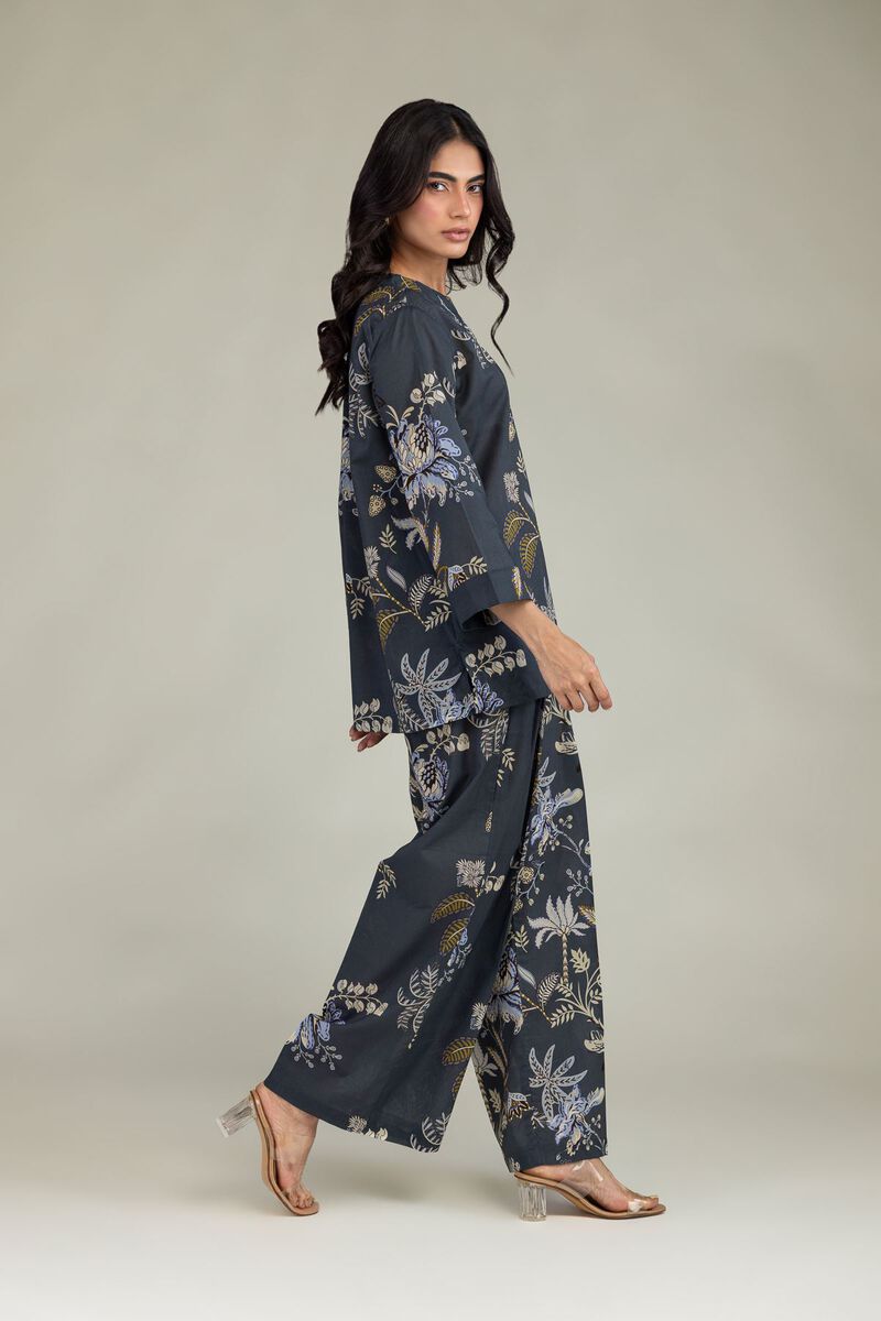 https://us.khaadi.com/dw/image/v2/BJTG_PRD/on/demandware.static/-/Sites-khaadi-master-catalog/default/dw9e0ebb4b/images/hi-res/6-26-208-b-g1_multi_1.jpg?sw=800&sh=1200