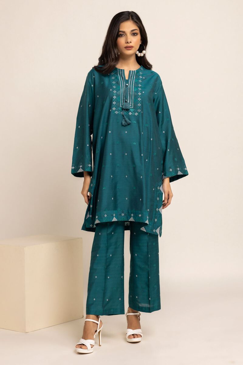 https://us.khaadi.com/dw/image/v2/BJTG_PRD/on/demandware.static/-/Sites-khaadi-master-catalog/default/dwa2194041/images/hi-res/esb24106_green_1.jpg?sw=800&sh=1200