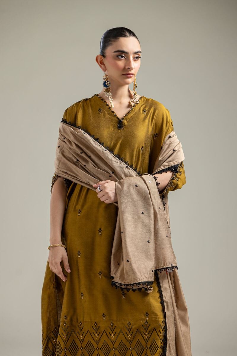 https://us.khaadi.com/dw/image/v2/BJTG_PRD/on/demandware.static/-/Sites-khaadi-master-catalog/default/dwa5d65262/images/hi-res/2-26-107-c-g_multi_1.jpg?sw=800&sh=1200
