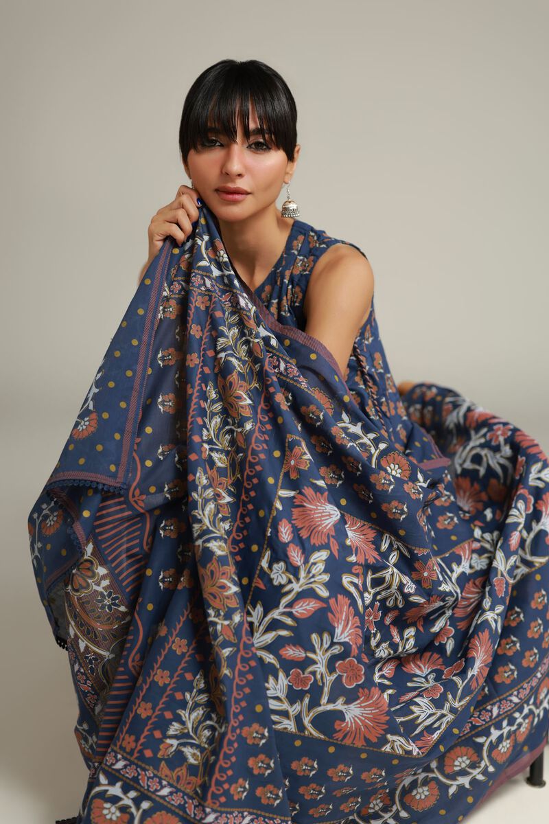 https://us.khaadi.com/dw/image/v2/BJTG_PRD/on/demandware.static/-/Sites-khaadi-master-catalog/default/dwa64f5ee3/images/hi-res/1-26-228-c-g1_multi_1.jpg?sw=800&sh=1200
