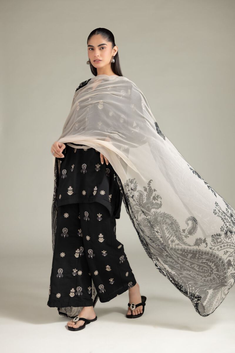 https://us.khaadi.com/dw/image/v2/BJTG_PRD/on/demandware.static/-/Sites-khaadi-master-catalog/default/dwa8a60058/images/hi-res/1-26-126-c-c_multi_1.jpg?sw=800&sh=1200
