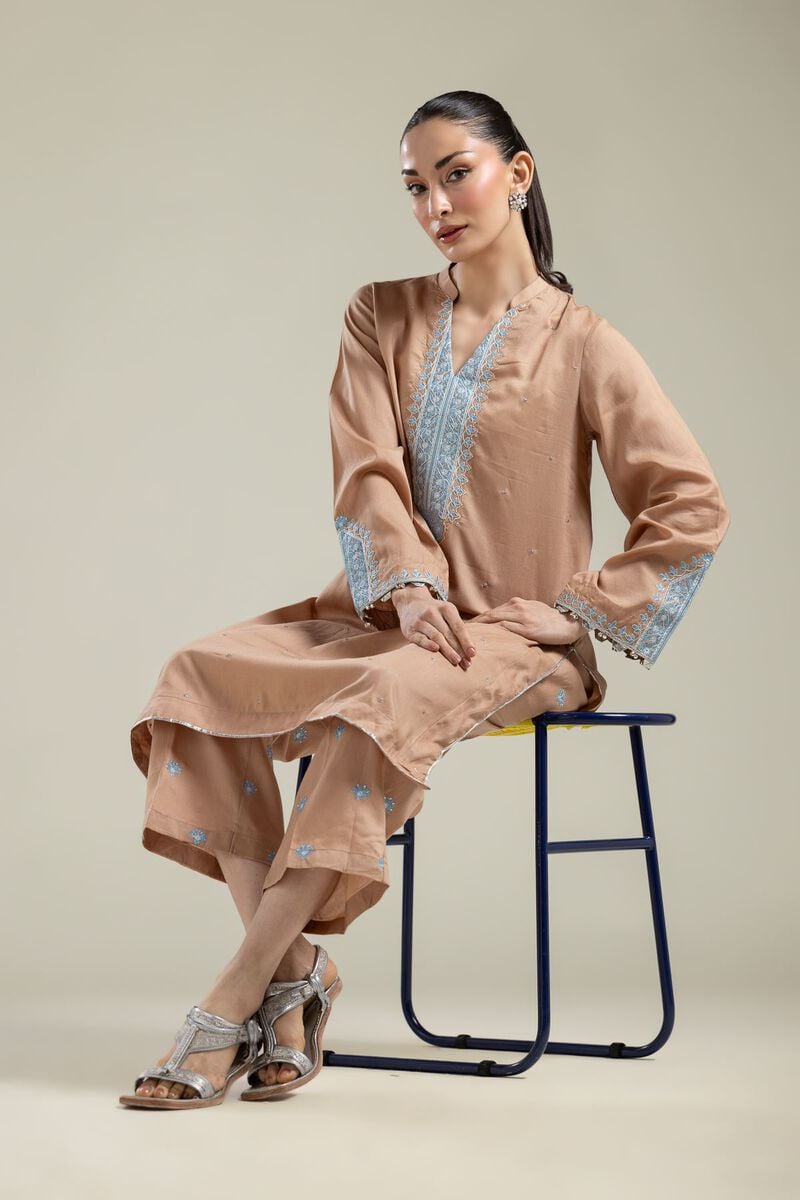 https://us.khaadi.com/dw/image/v2/BJTG_PRD/on/demandware.static/-/Sites-khaadi-master-catalog/default/dwa8ab6d98/images/hi-res/1-26-106-a-c_multi_1.jpg?sw=800&sh=1200