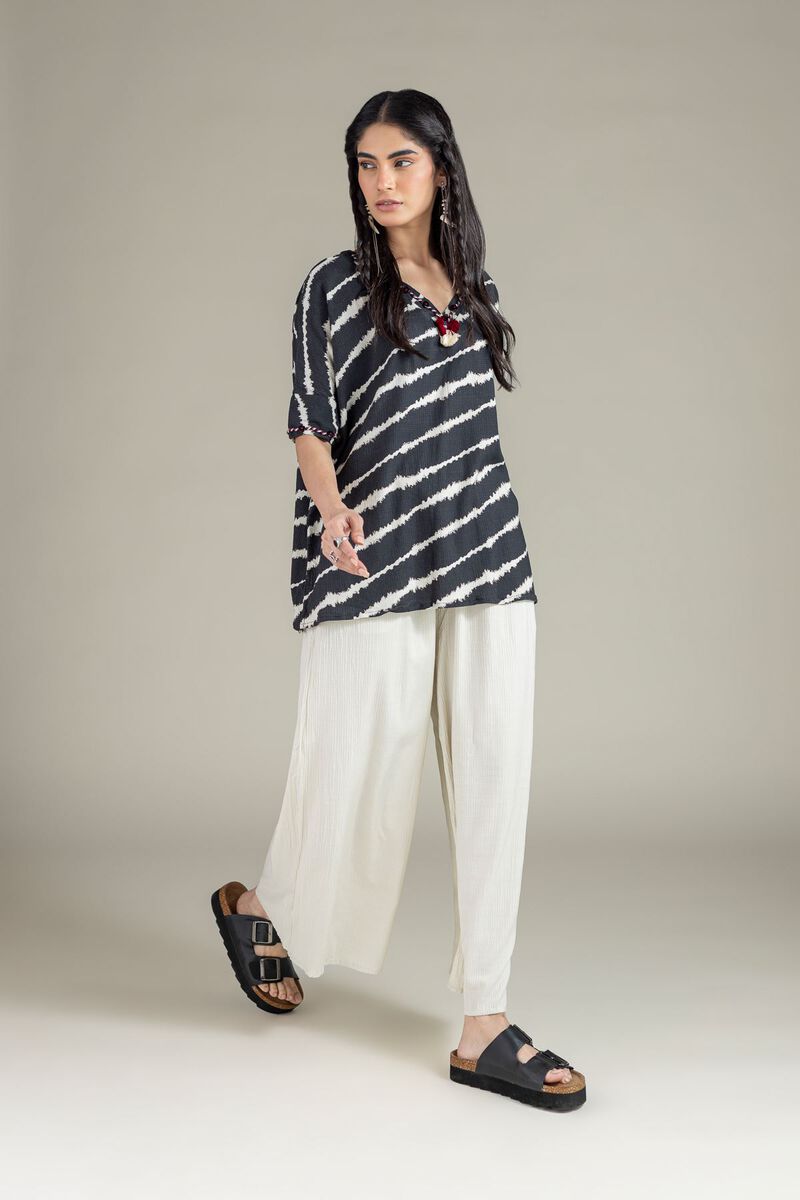 https://us.khaadi.com/dw/image/v2/BJTG_PRD/on/demandware.static/-/Sites-khaadi-master-catalog/default/dwab342adf/images/hi-res/25-07-7w2i-07ta_multi_1.jpg?sw=800&sh=1200