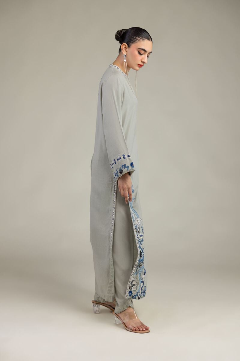 https://us.khaadi.com/dw/image/v2/BJTG_PRD/on/demandware.static/-/Sites-khaadi-master-catalog/default/dwab90f469/images/hi-res/2-26-210-b-h1_multi_1.jpg?sw=800&sh=1200