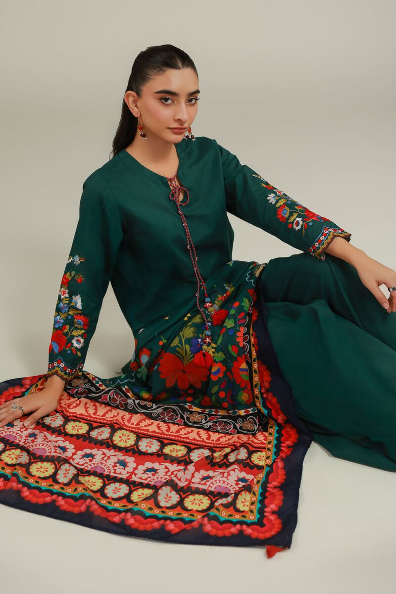 https://us.khaadi.com/dw/image/v2/BJTG_PRD/on/demandware.static/-/Sites-khaadi-master-catalog/default/dwac8b606c/images/hi-res/1-26-145-c-b_multi_1.jpg?sw=800&sh=1200
